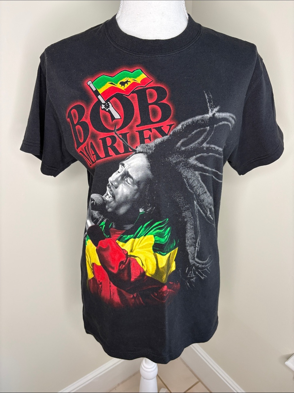 Zion Rootswear One Love Black Bob Marley Rasta Graphic Tee. Small